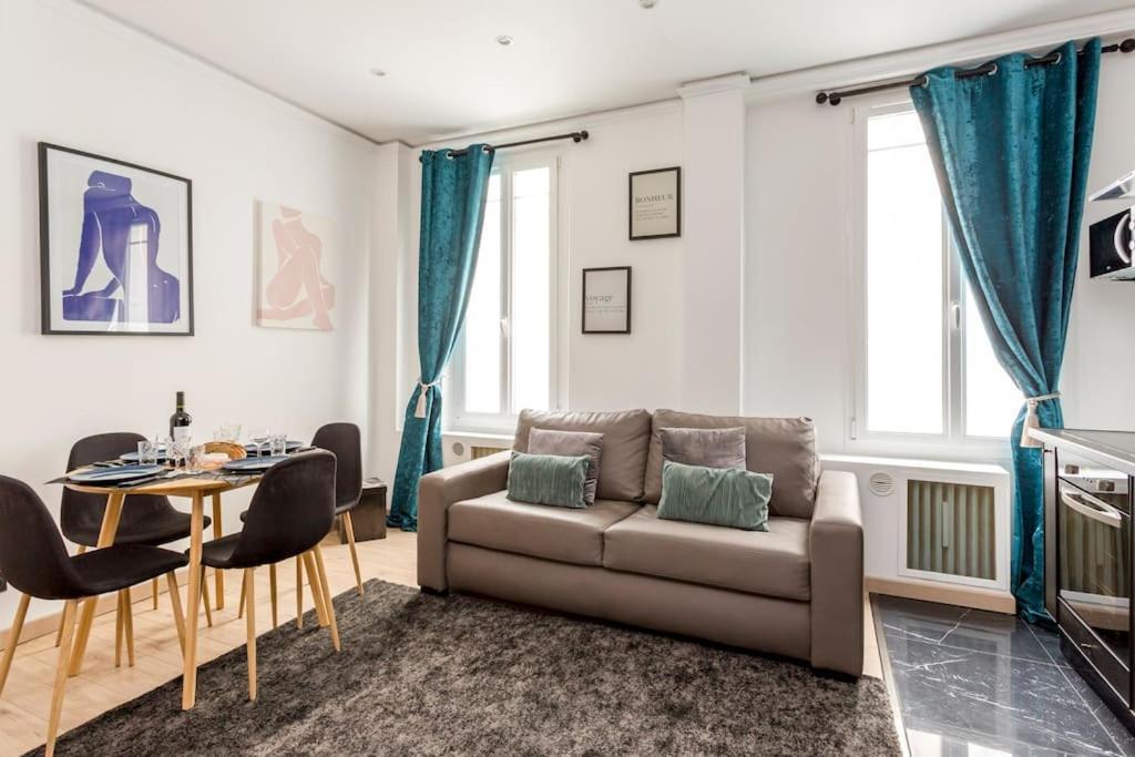 Paris, Tour Eiffel, Champs Elysees Apartment *