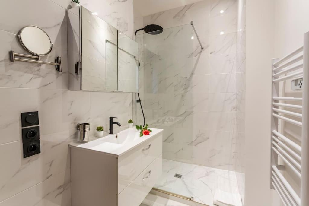 Paris, Tour Eiffel, Champs Elysees *